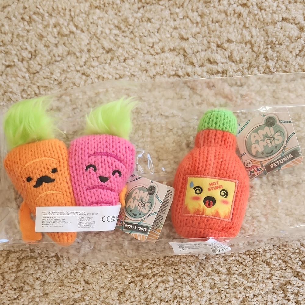 Ami Amis Knit Plush Stuffed Carrot Couple and Hot Sauce Bottle Set